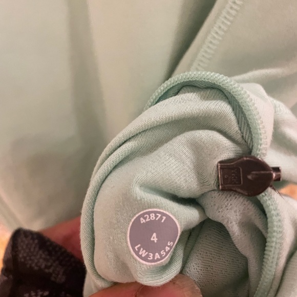 Size 4 Lululemon Stressless Pullover - Picture 4 of 5